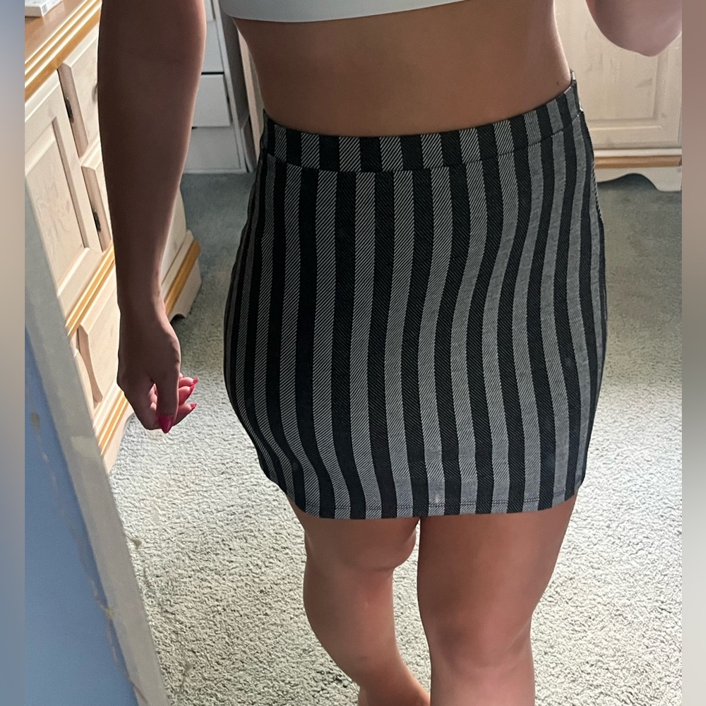 Forever 21 stripped navy and white stripped midi skirt
